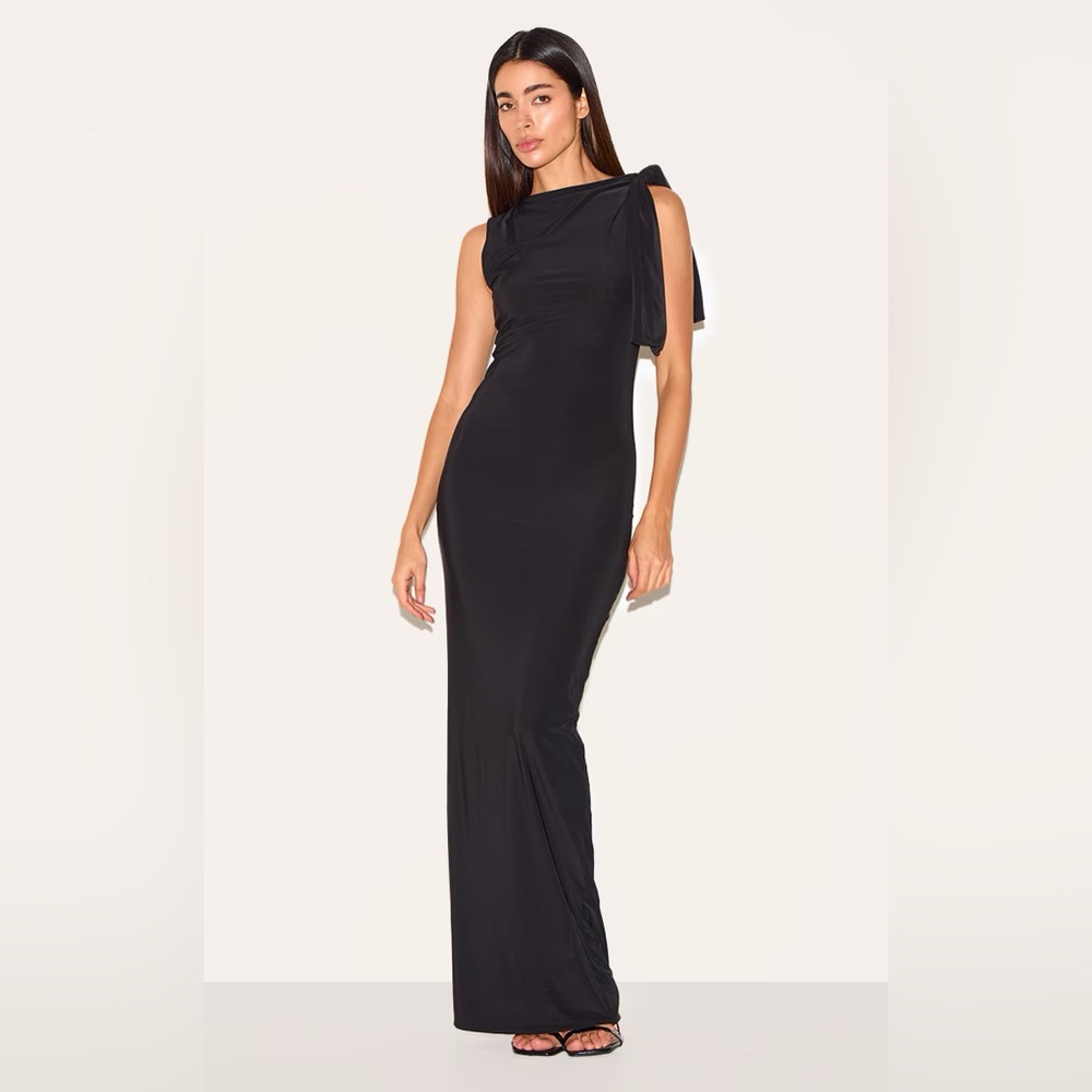 Elegant Black One-Shoulder Evening Dress